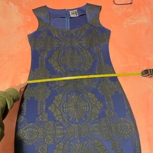 Coco & Tashi Bodycon Dress
Beautiful Blue w/ Black filigree pattern
Flattering!
